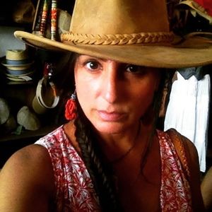 Meet your Posher, Joanka micol